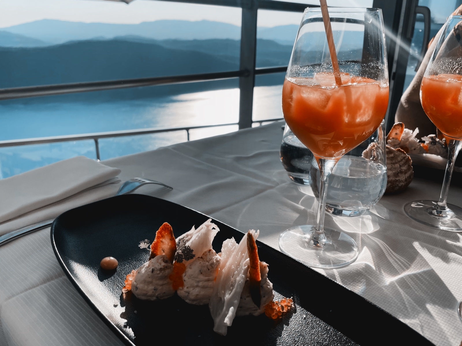 Dîner d’été à la Chambotte avec vue sur le lac du Bourget